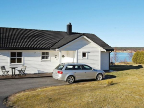  4 star holiday home in tomrefjord  Фиксдал